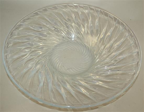 A René Lalique Algues opalescent glass dish, 36.5cm